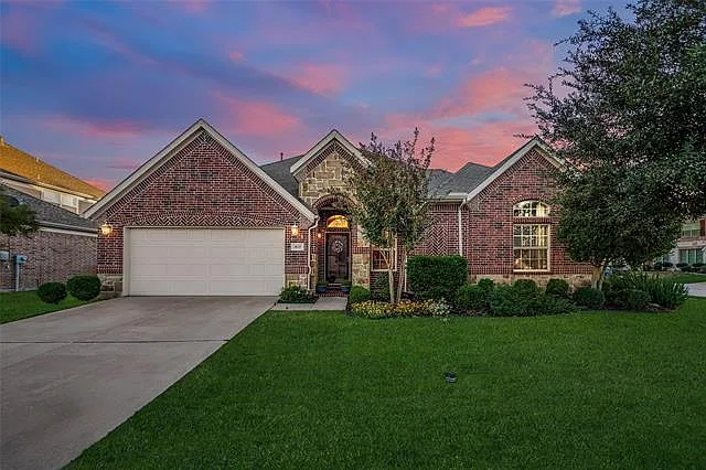 4 bed, 2.5 bath, 2672 sqft, $3,100 — Photo 1