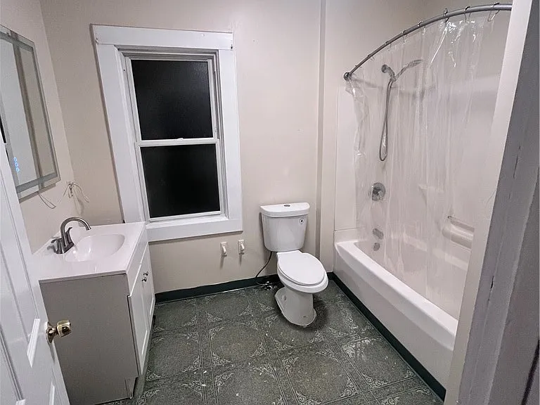 7516 Bancroft Ave — Photo 3