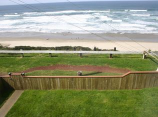 940 NW Coast St, Newport, OR 97365