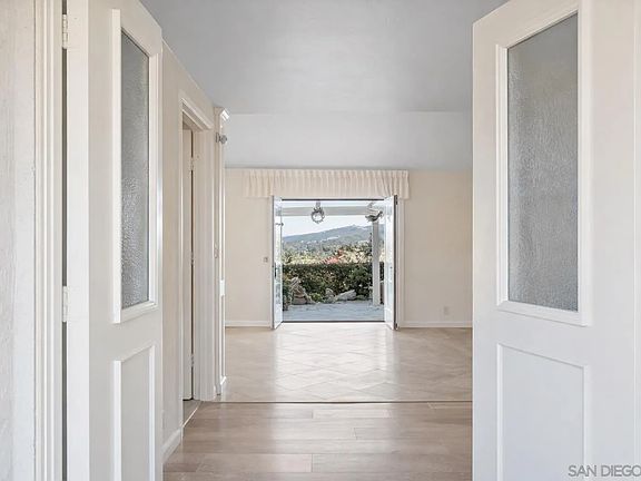 5th image of 1169 Calle Del Baston