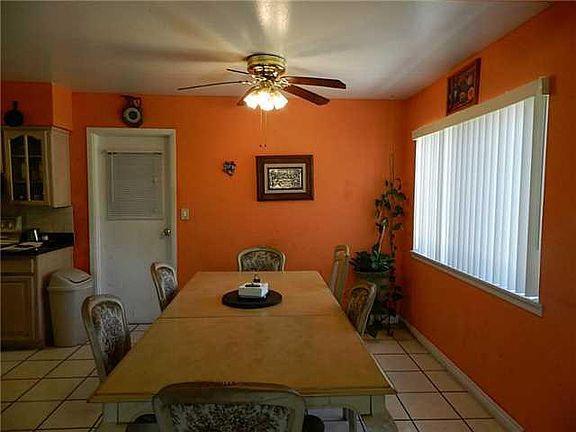 3rd image of 10315 Suez Ave