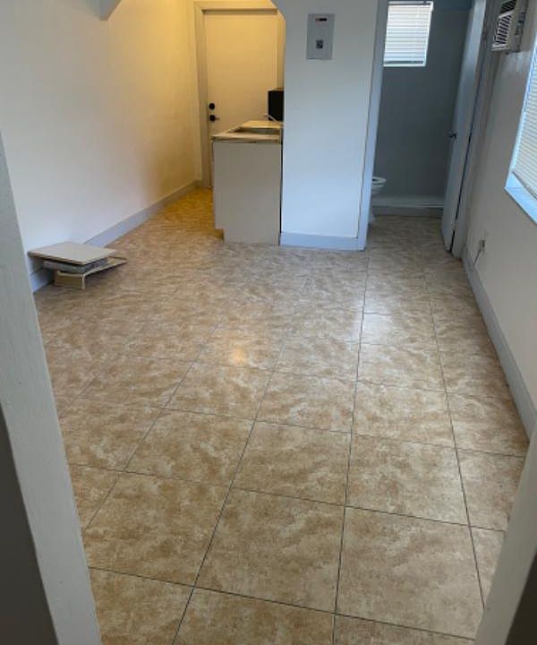 1st image of 525 SW 1st St #1