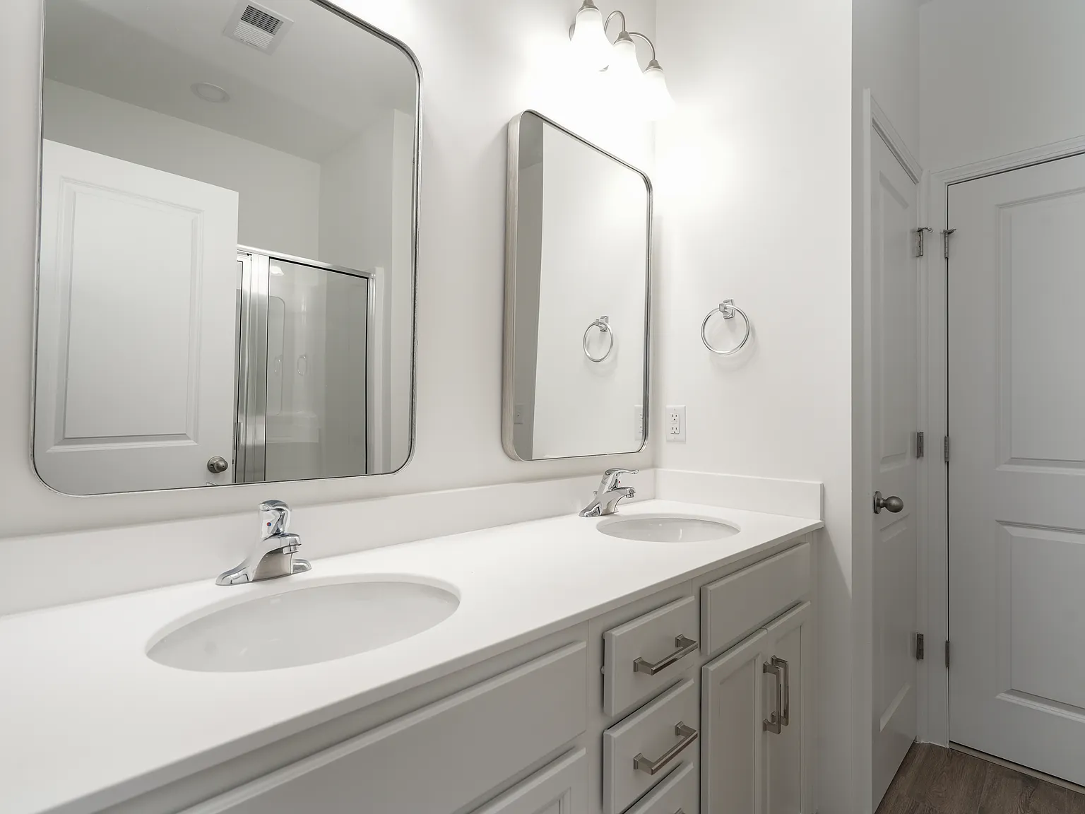 3 bed, 2.5 bath, 1693 sqft, $1,745 — Photo 3