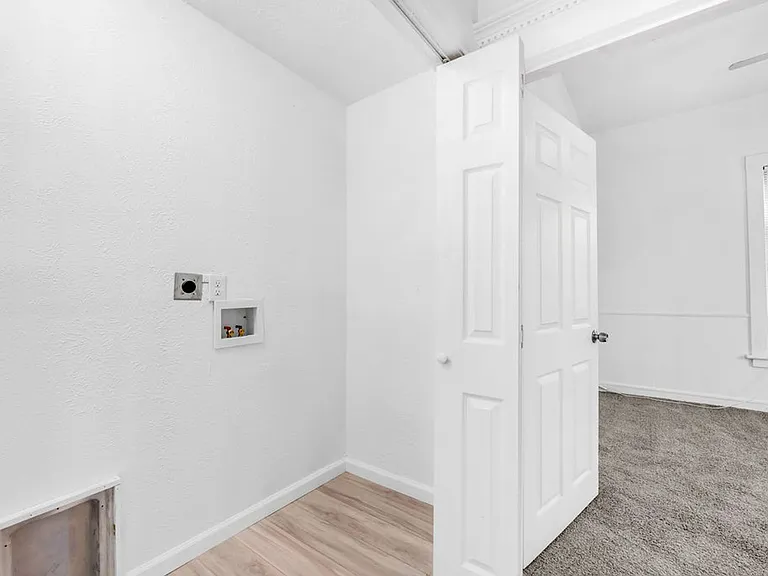 526 W Munson St — Photo 23