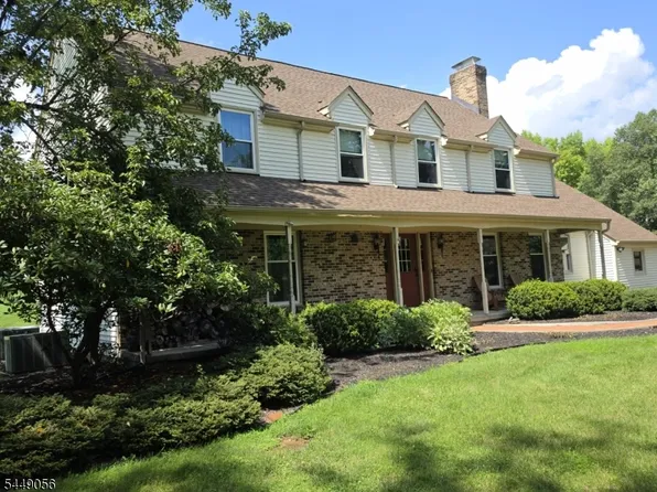 1 Chrystal Dr, Clinton Twp., NJ 08833