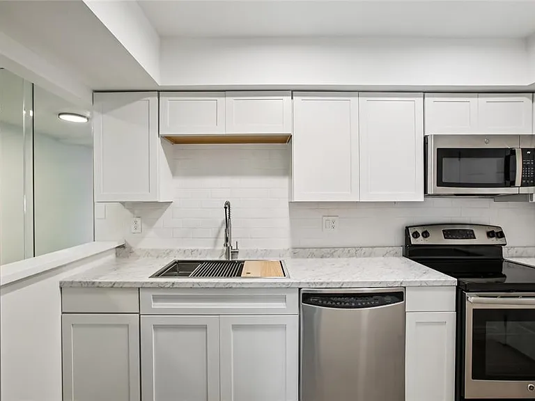 2906 Lichen Ln #B — Photo 9