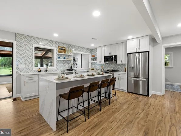 4000 Laurel Rd, Alexandria, VA 22309