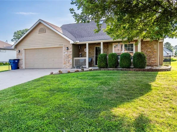 1512 Acorn St, Eudora, KS 66025