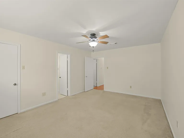 7818 Kleingreen Ln — Photo 35