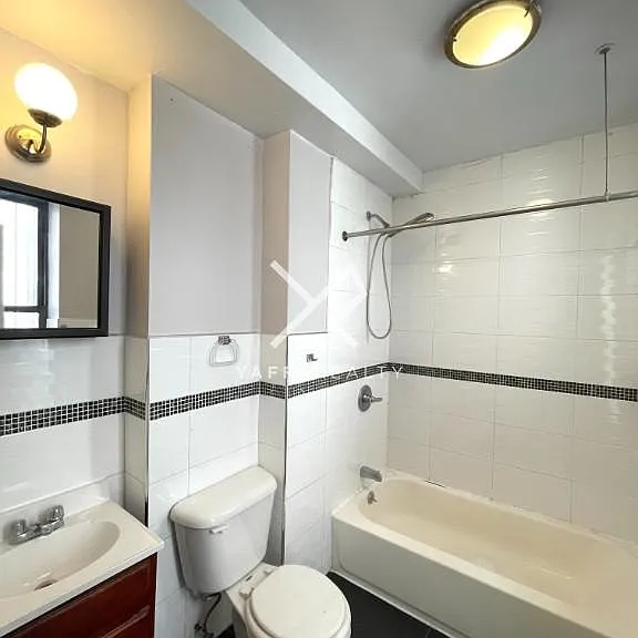382 Montgomery St #3B — Photo 8