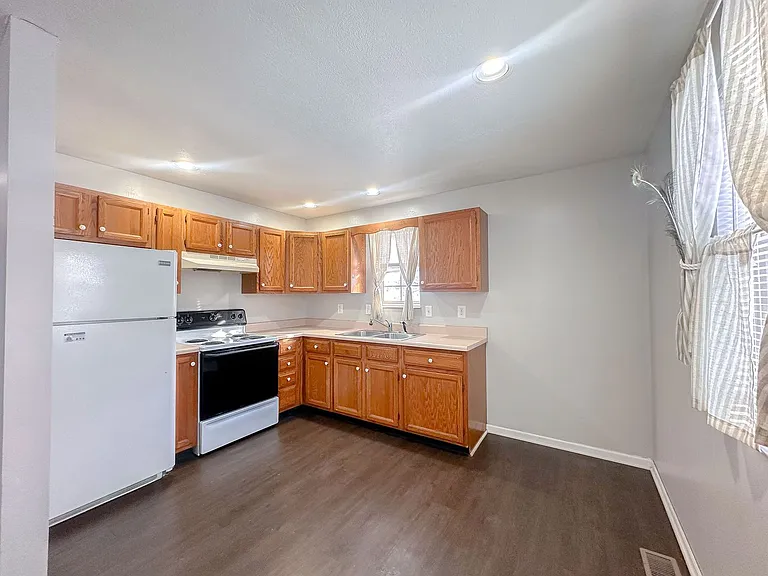 1326 S Elizabeth St — Photo 16