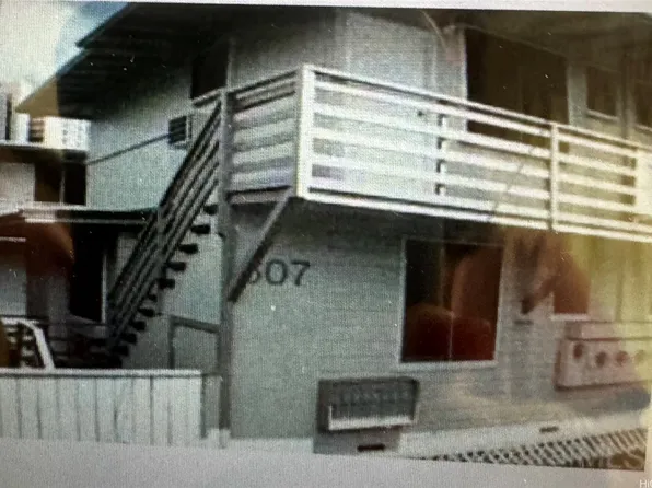 607 Isenberg St APT 8, Honolulu, HI 96826