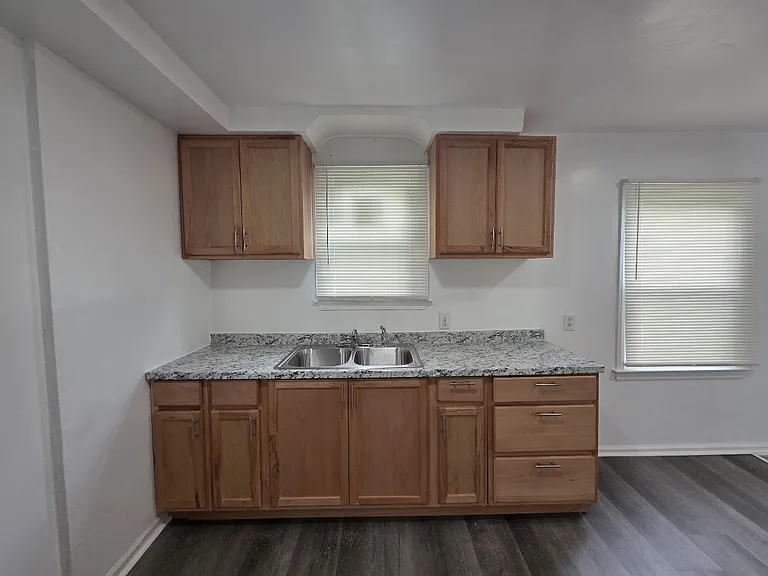 18472 Meyers Rd — Photo 10