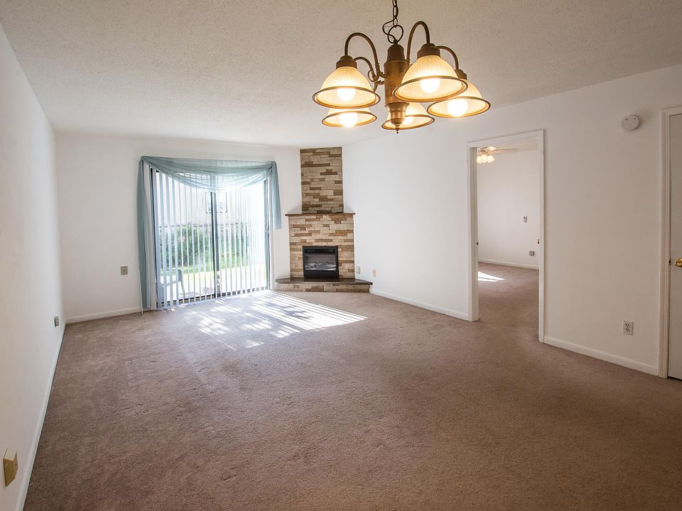 1st image of 719 Green St APT 201