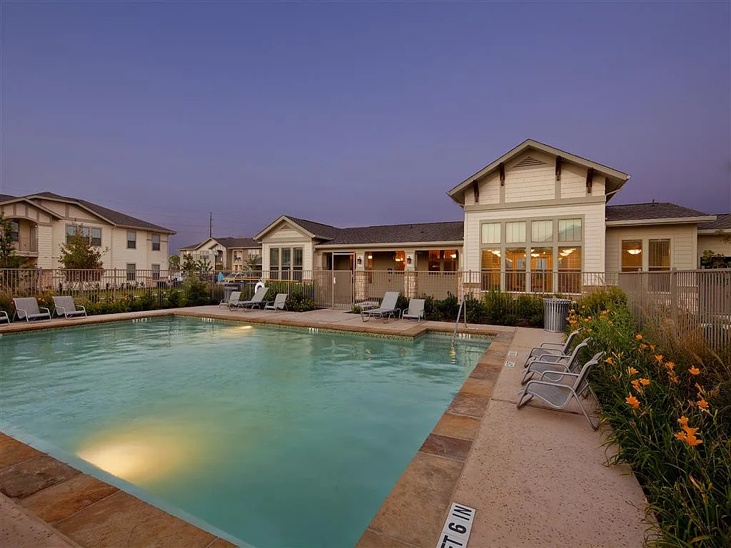 Tierra Pointe — Photo 3