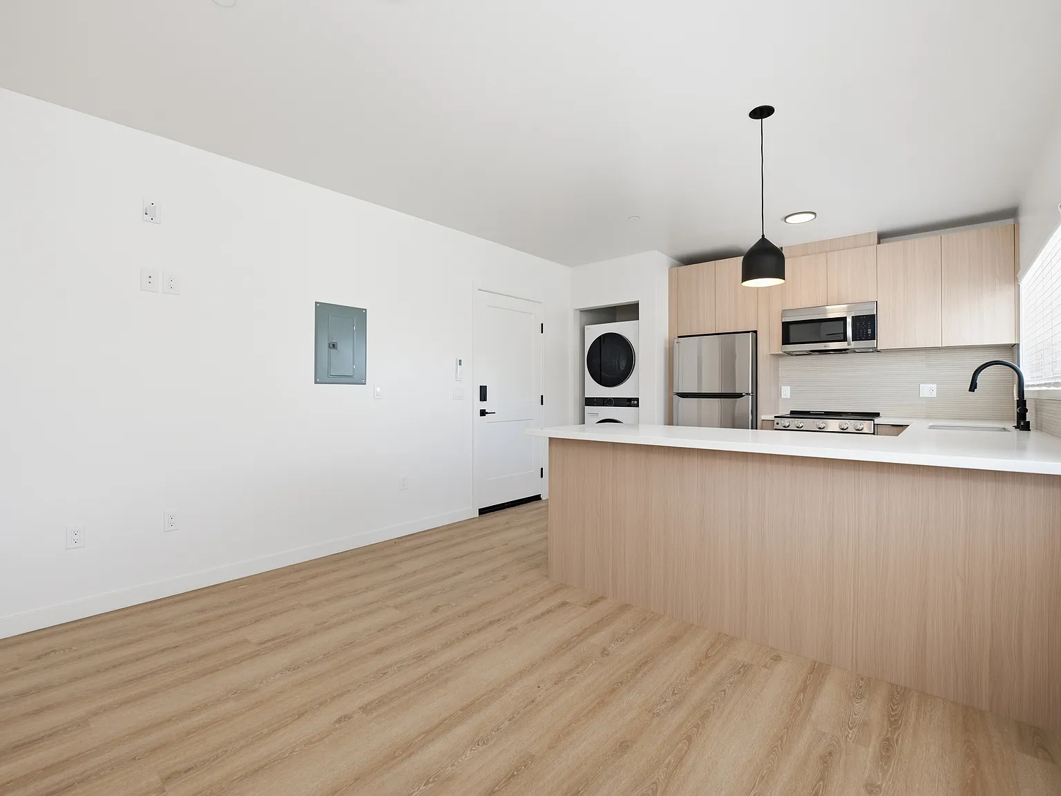 1 bed, 530 sqft, $2,320 — Photo 3