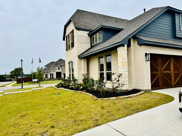 1241 Joseph Earl Dr — Photo 2