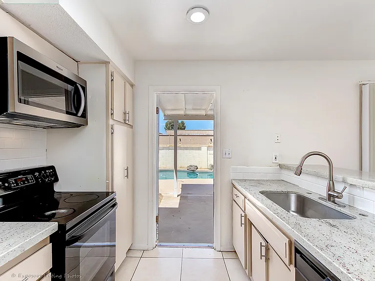 1702 E El Parque Dr — Photo 7