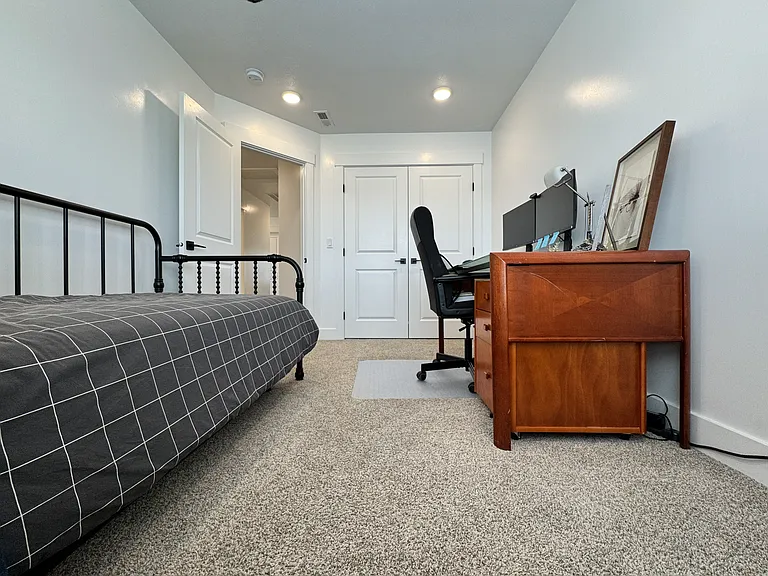 355 W 3085 S — Photo 39