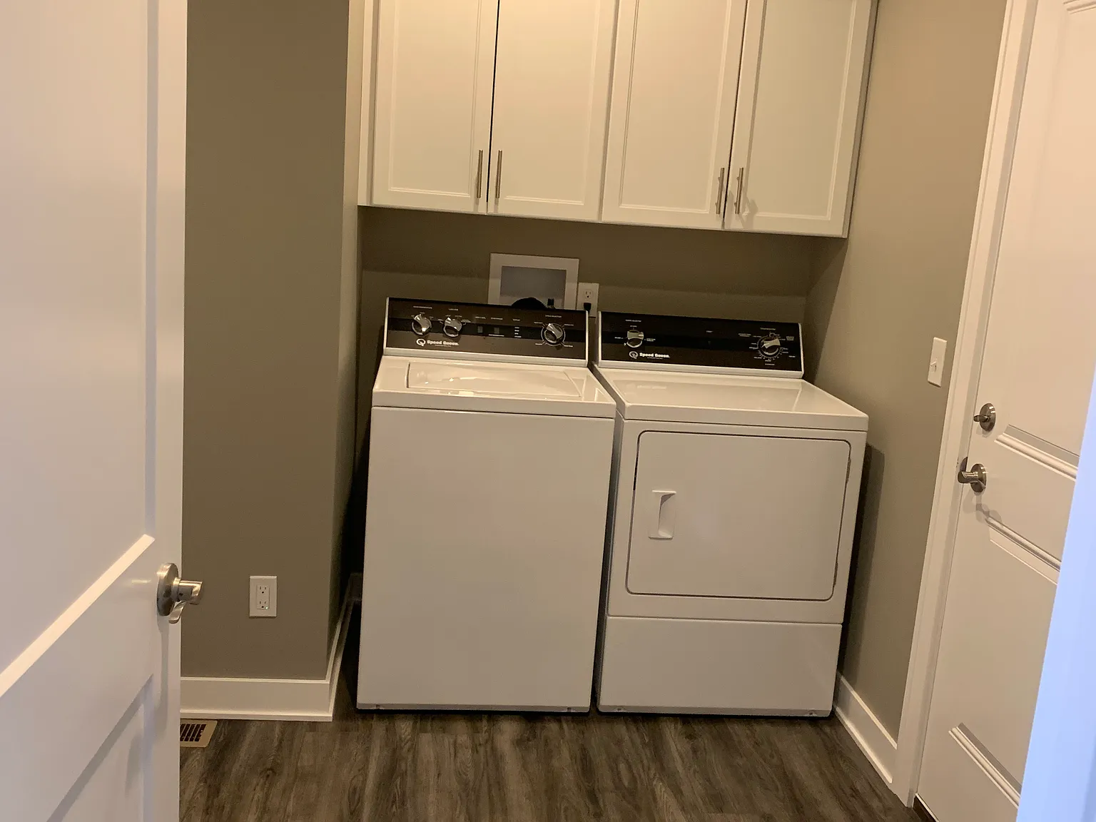 3 bed, 2500 sqft, $2,300 — Photo 4