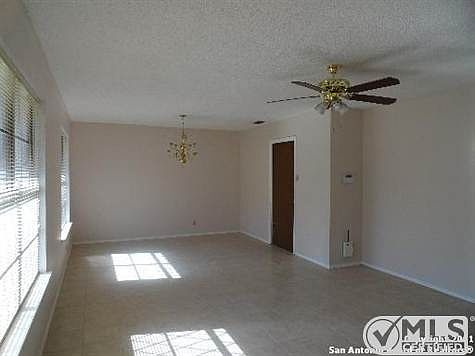4th image of 117 Rex St