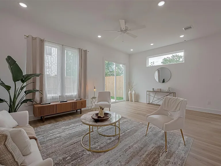 776 Mansfield St — Photo 11