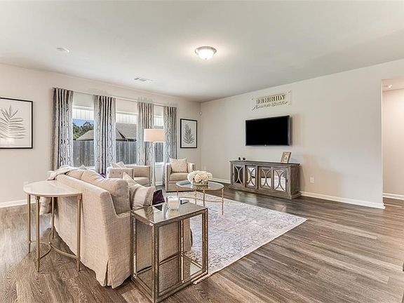 3rd image of 1054 N Berryvine Ln