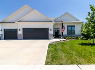 51 Brookstone Cir, Bloomington, IL 61704