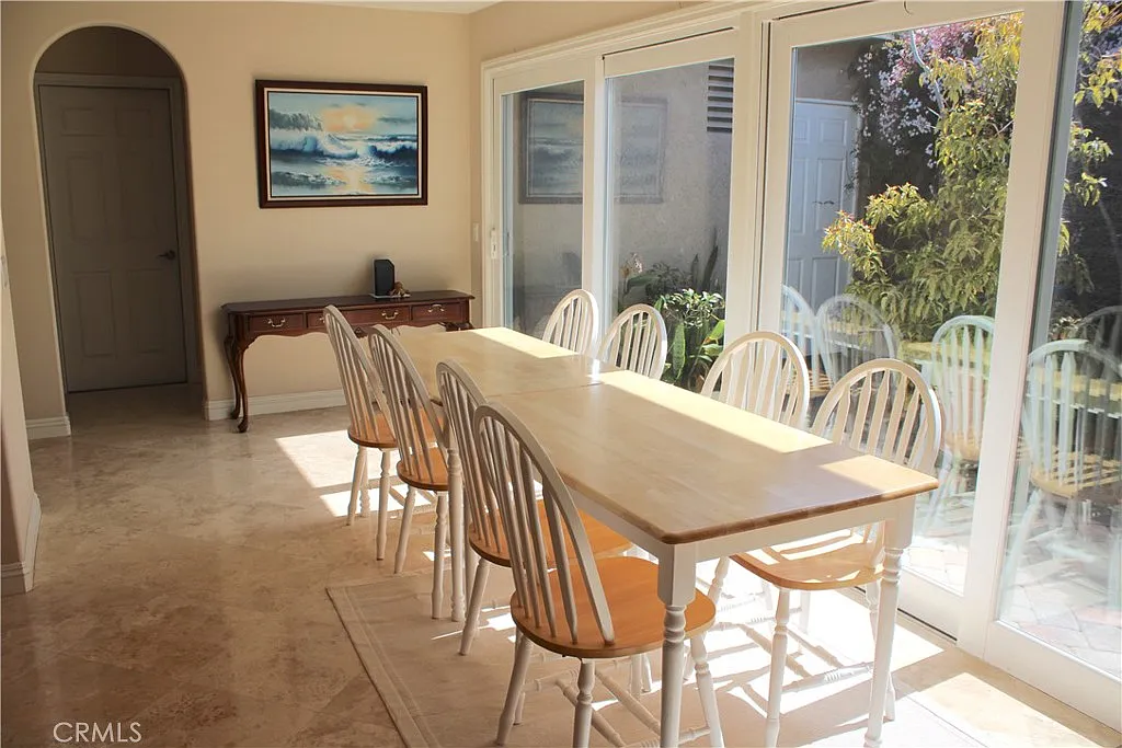 4 bed, 3.5 bath, 3278 sqft, $7,000 — Photo 4
