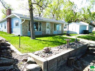 906 Lakeshore Dr, Lakeside, IA 50588