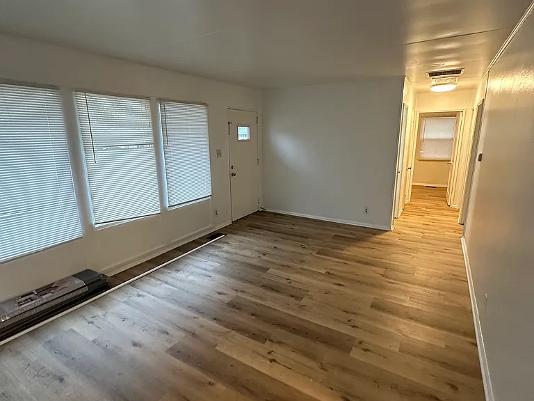 1007 E Michigan Ave — Photo 3