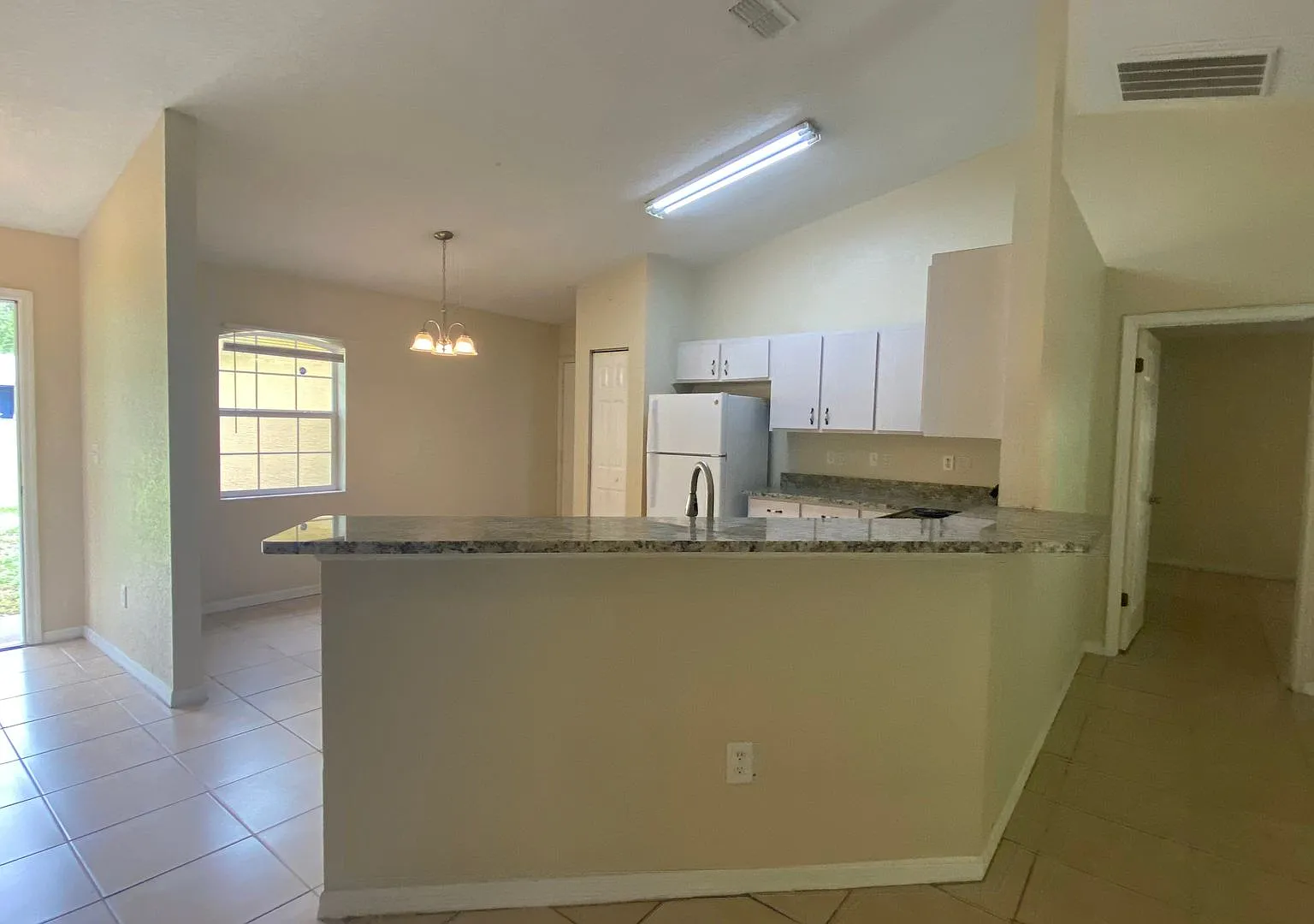 3/2 bedroom available now for rent! — Photo 3