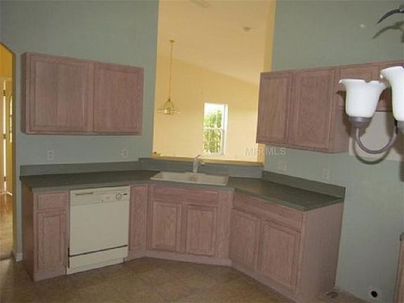 4th image of 609 Grand Canal Dr