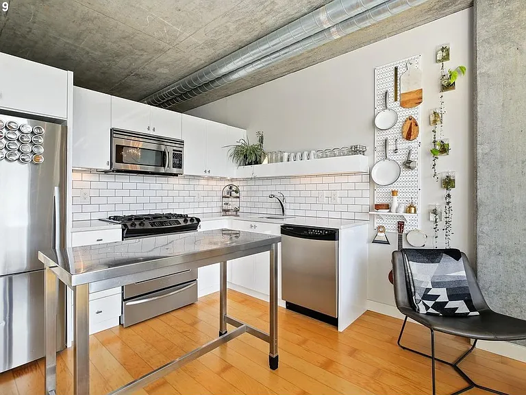 1926 W Burnside St #914 — Photo 10