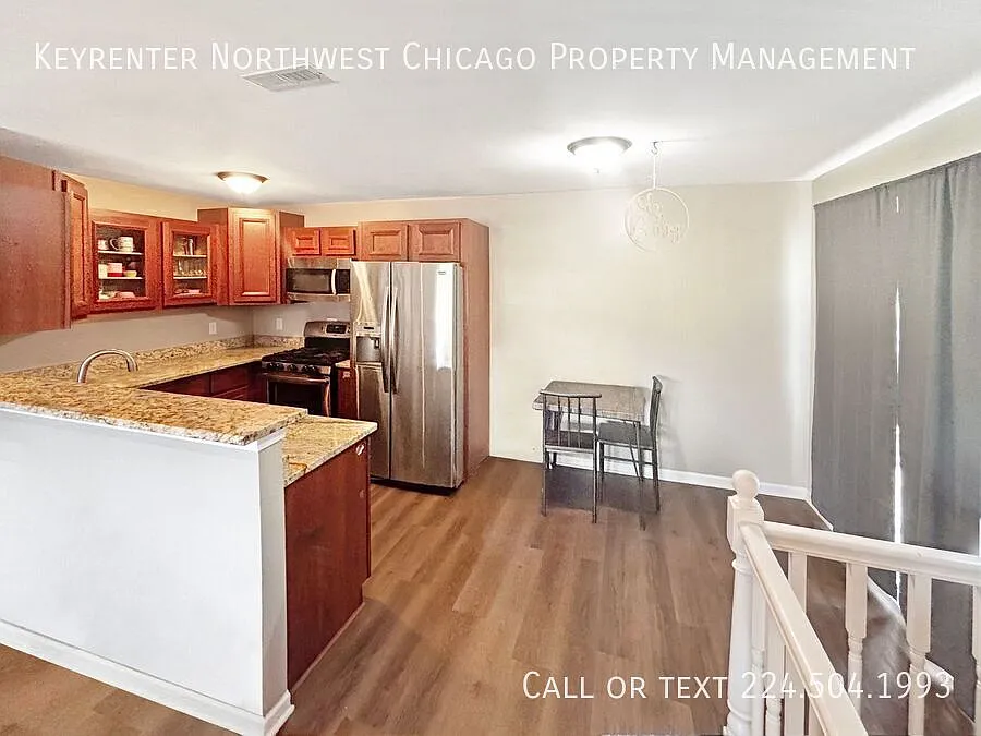 Spacious and well-maintained 3-bedroom, 1-bath condo available in a convenient Bartlett location! — Photo 3