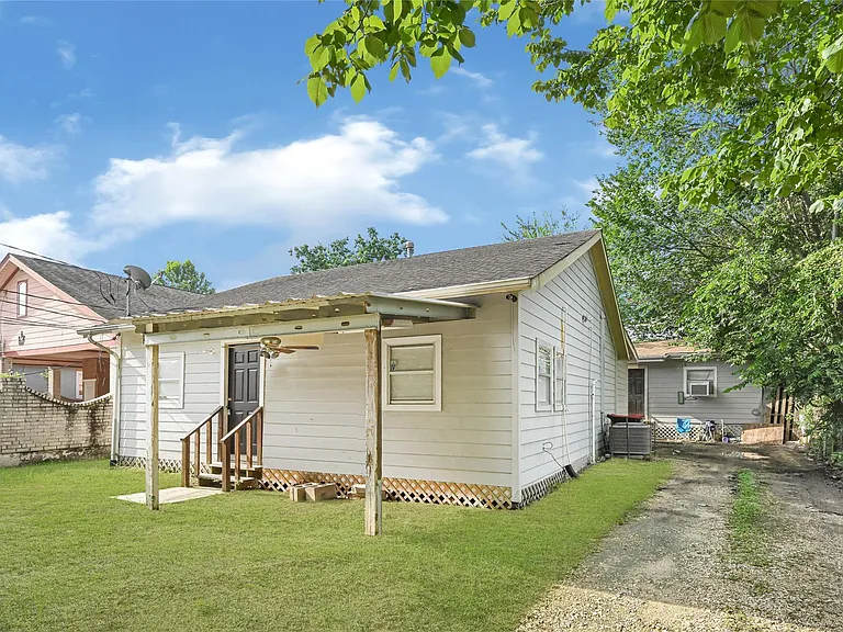 14336 Victoria St — Photo 6