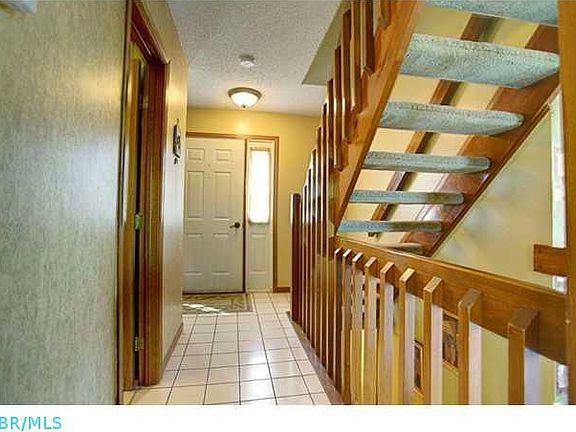 4th image of 5340 Gillette Ave