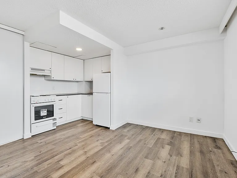 80 Florence St #706 — Photo 13