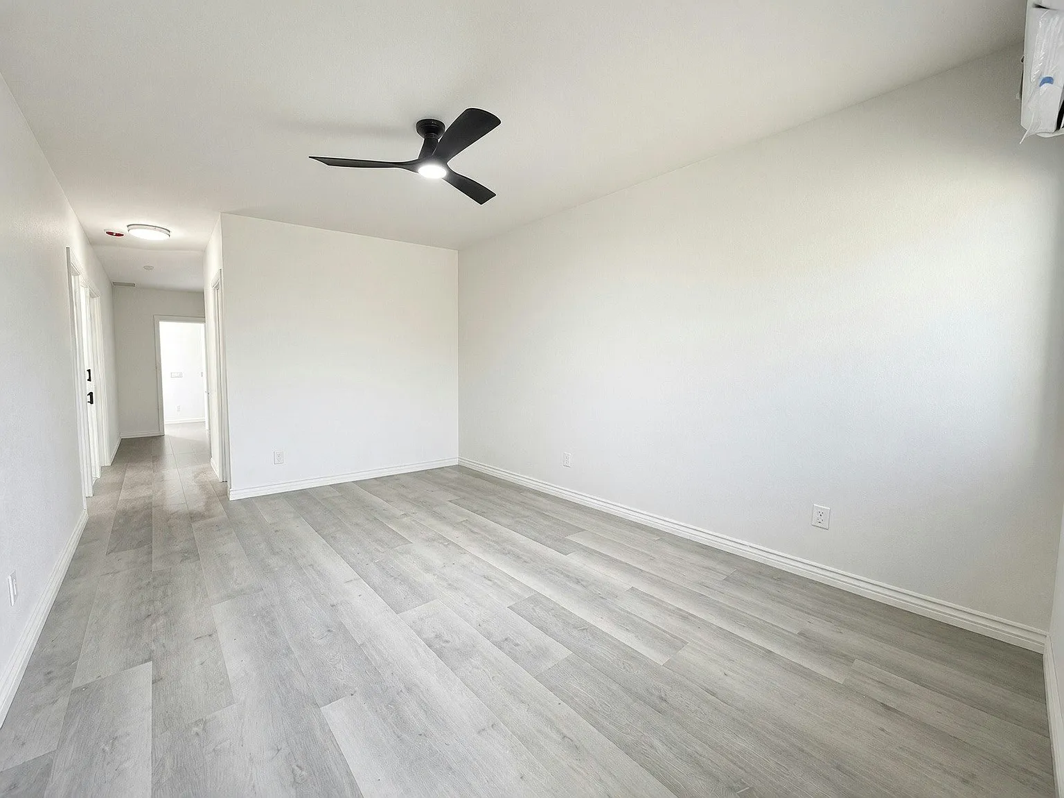 696 Illinois Ave, Unit 696 — Photo 3