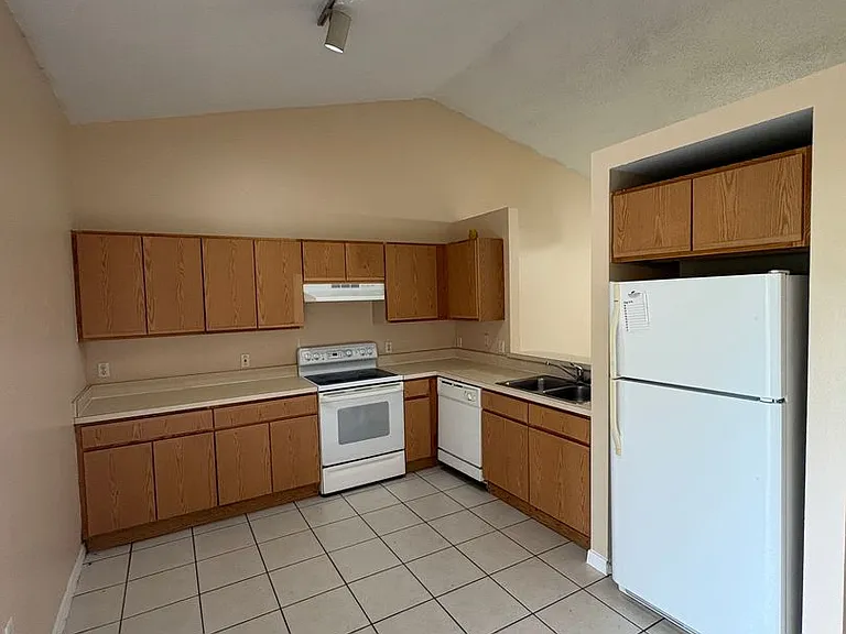64 Cordona Dr #B — Photo 14