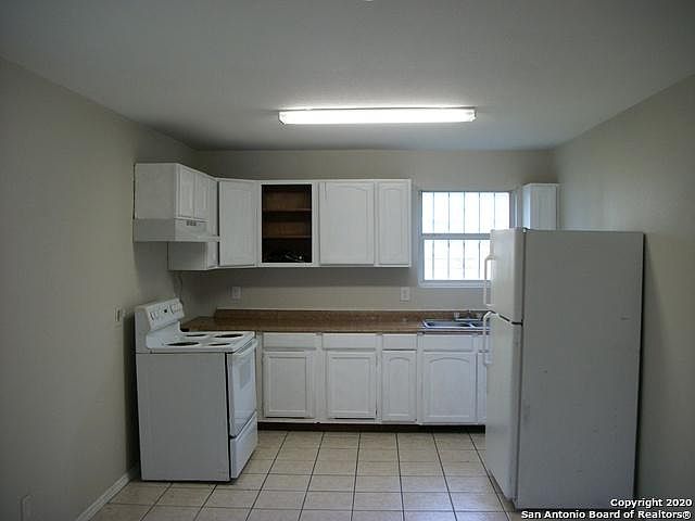 1st image of 416 Amires Pl