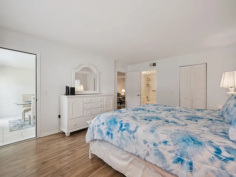 219 E Hartford St #1-6-4A — Photo 13