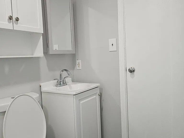 26 Library St #2I — Photo 2