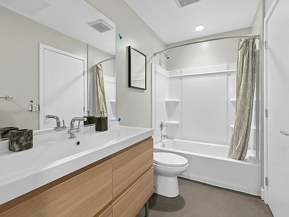 5th image of 4195 Kansas St APT 201