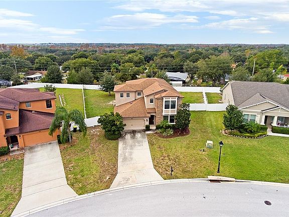 2nd image of 820 Crooked Branch Dr