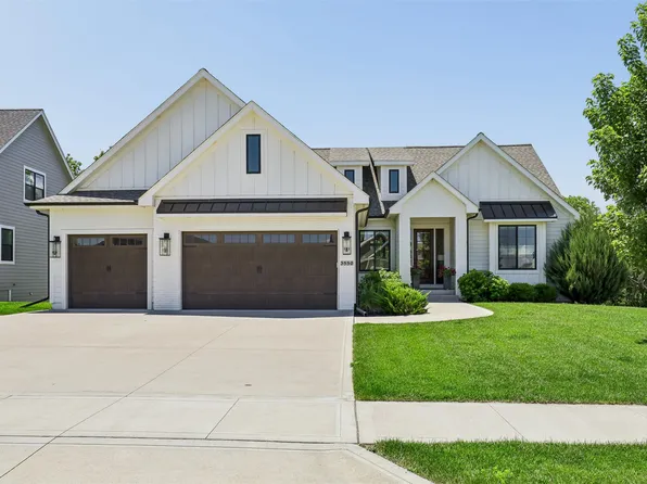 3550 NW 178th St, Clive, IA 50325
