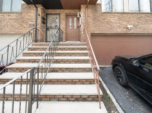 213 Roosevelt Street image 23 of 24