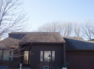 1911 Greenbriar Ln, Lincoln, NE 68506