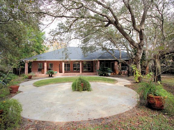 4th image of 3806 Indian Trail Dr