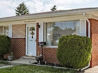 28616 Newport Dr, Warren, MI 48088